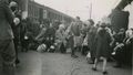 Nederlandse Joden wachtend op transport naar doorgangskamp Westerbork