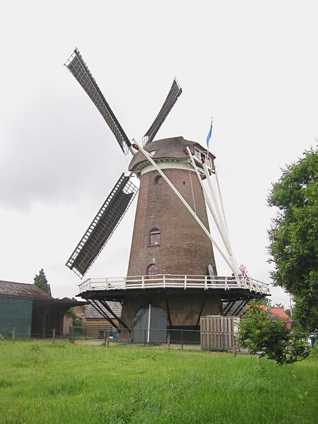 Bestand:Molen De Hoop Garderen.jpg