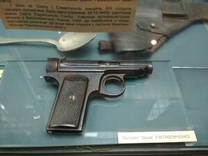 Lyudmila Pavlichenko's Sauer 1913 pistol.jpg