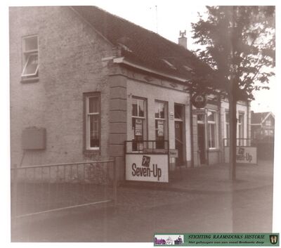 Stations koffiehuis H.J. Bouwens omstreeks 1970.