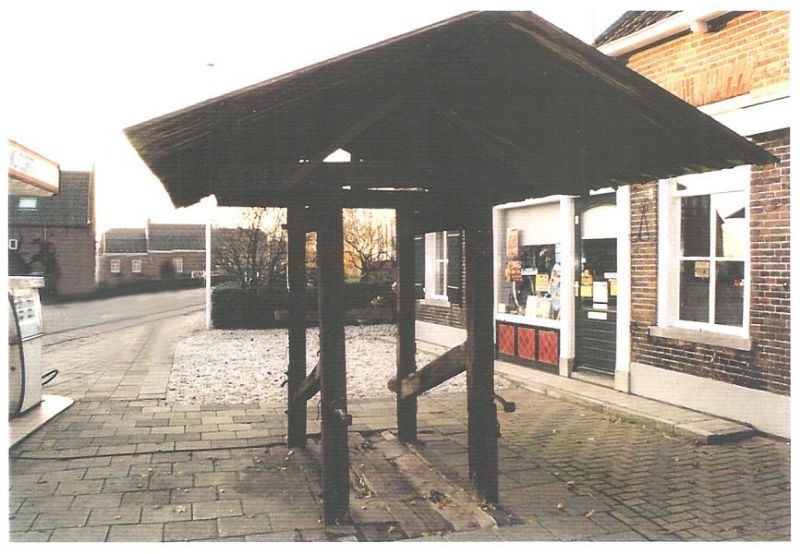 Situatie 1996 - Smederij en wagenmakerij van Onzenoort aan de Luiten Ambachtstraat 23 met hoefstal