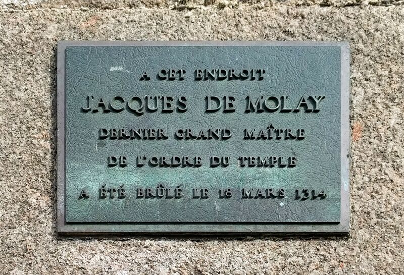 Bestand:Placa en el lugar de ejecución de Jacques de Molay.jpg